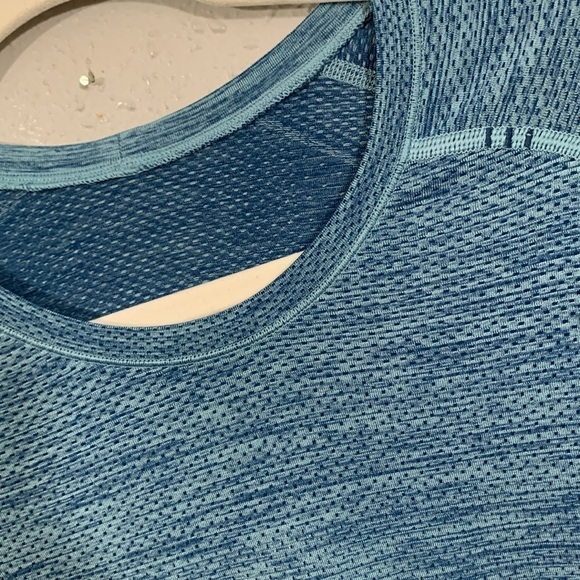 Lululemon Metal Vent Tech Blue Short Sleeve size M - Picture 2 of 12